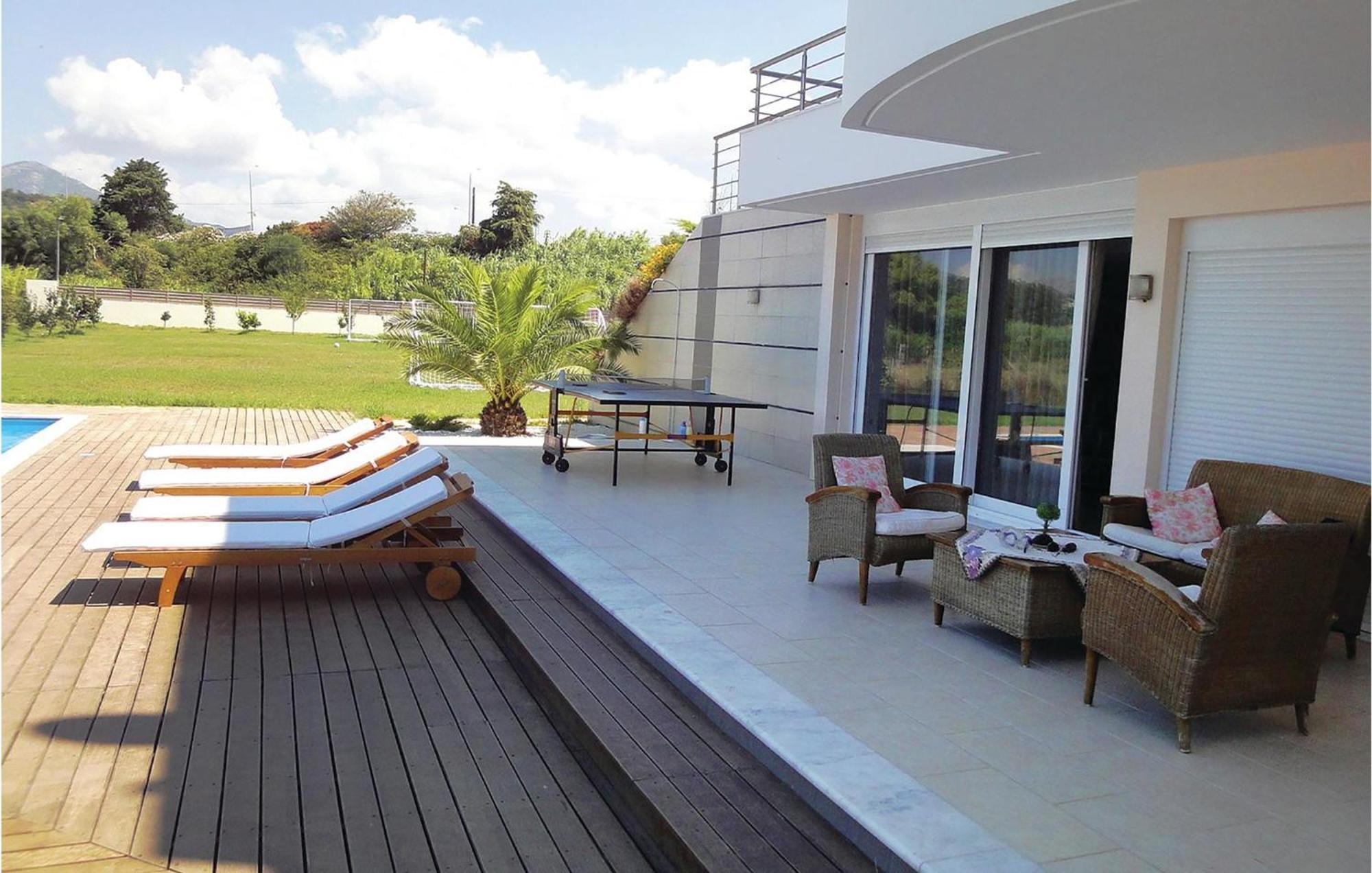 Lovely Home In Preveza With Outdoor Swimming Pool カナリ エクステリア 写真