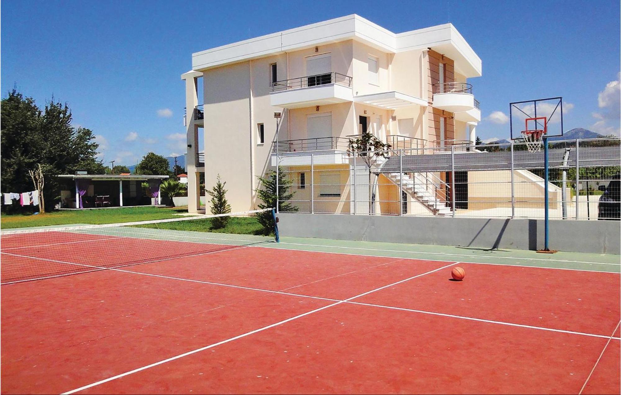 Lovely Home In Preveza With Outdoor Swimming Pool カナリ エクステリア 写真